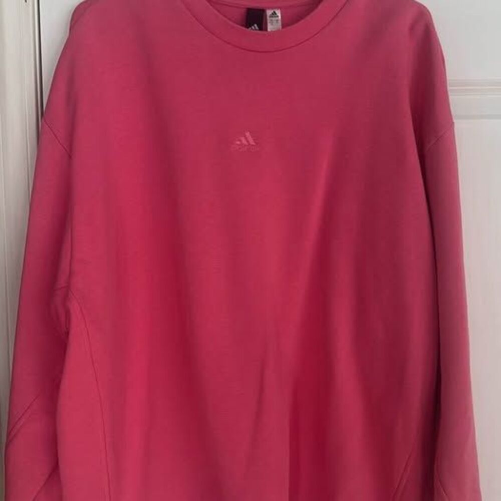 Women’s medium pink adidas crew